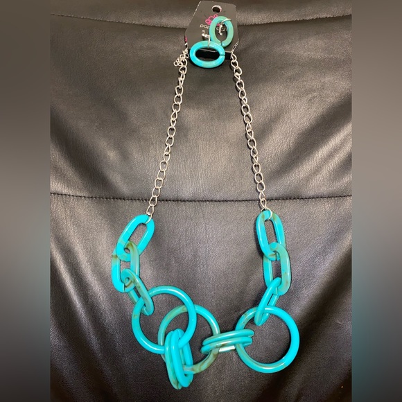 Beautiful Necklace matched with the earrings 😍at Low price!!!🎉🎉 - Picture 1 of 1